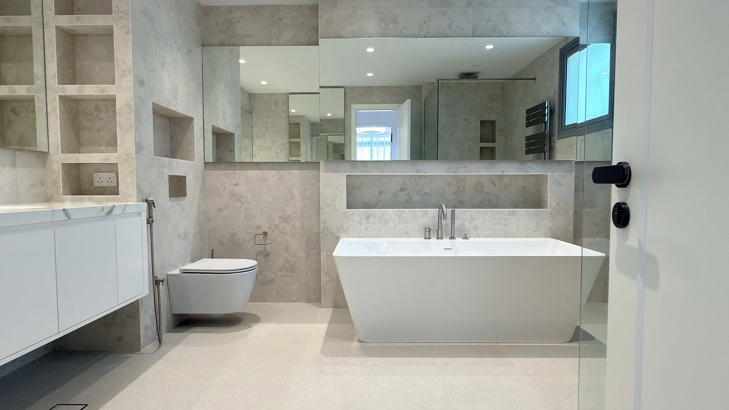 Bathrooms by Al Khalaq, Dubai