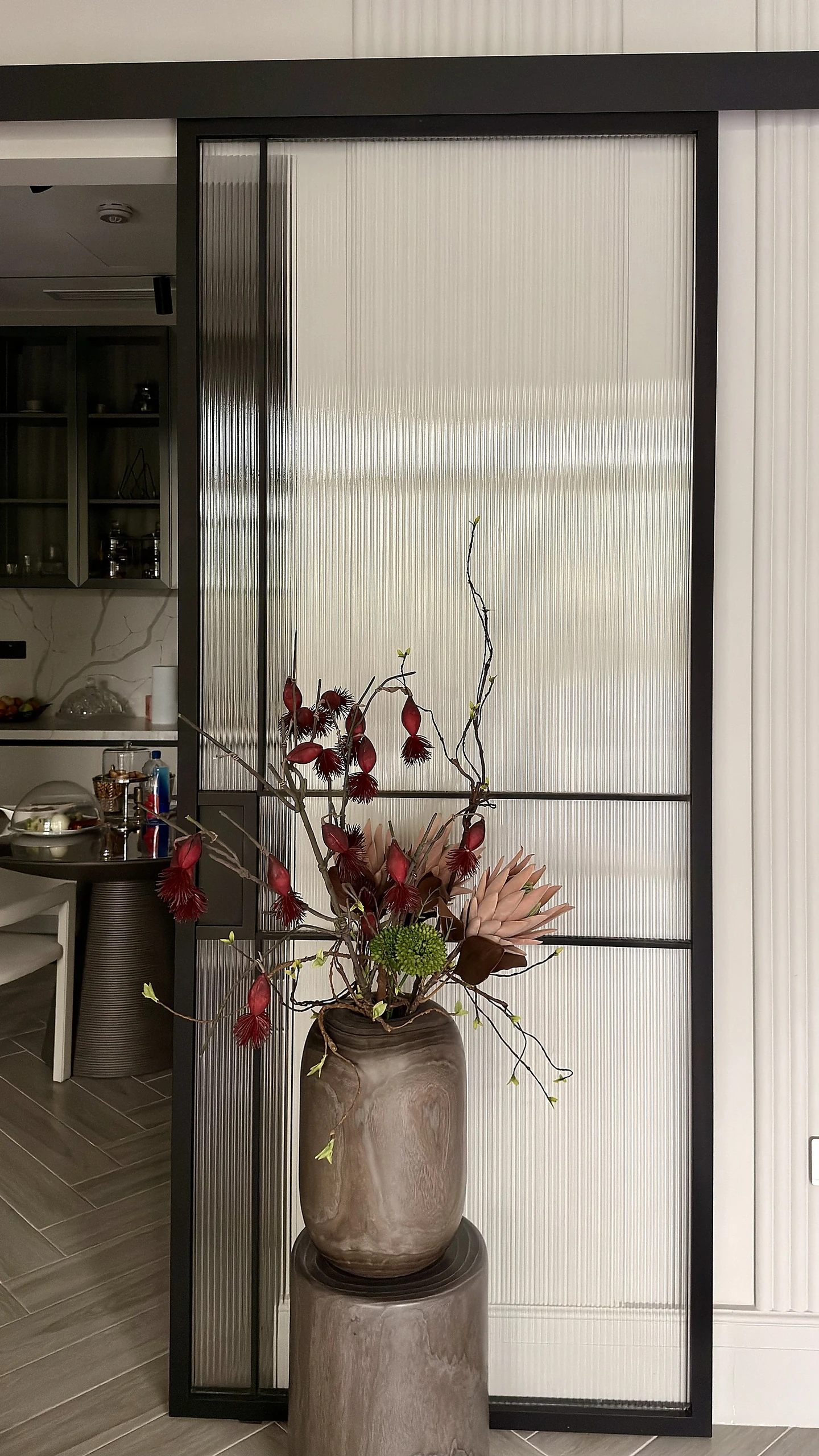 Fluted glass partition with black metal frame, Dubai
